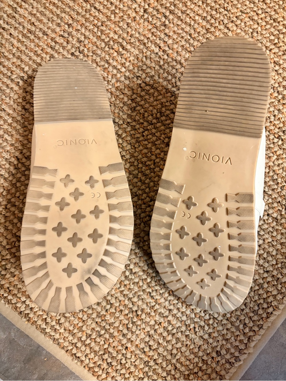 Vionic Cream Leather Chain-Accent Mule Slides - Picture 3 of 4